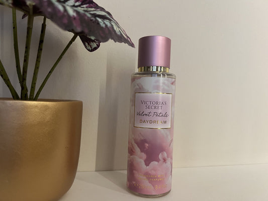 Victoria's Secret  - VELVET PETALS DayDream- Fragrance Mist - Limited Edition